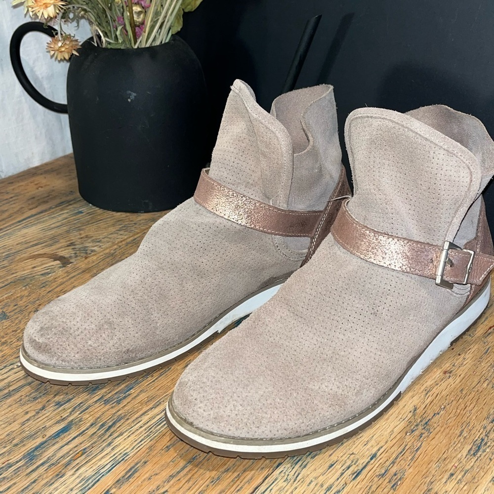EMU Australia Taupe Suede Ankle Boots – Size 8 - Picture 3 of 10